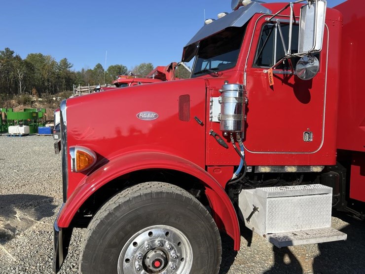 2002-peterbilt-357-image-13