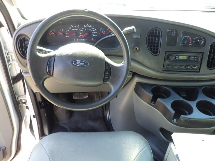 2008-ford-cargo-image-9