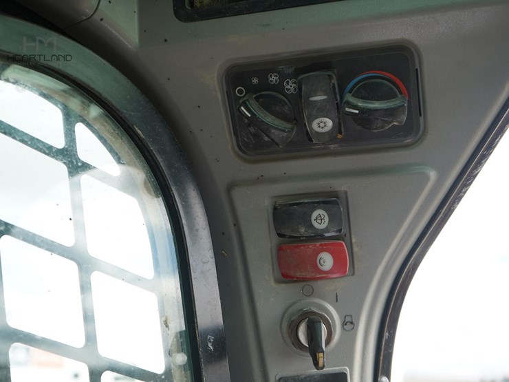 2019-caterpillar-262d-image-9