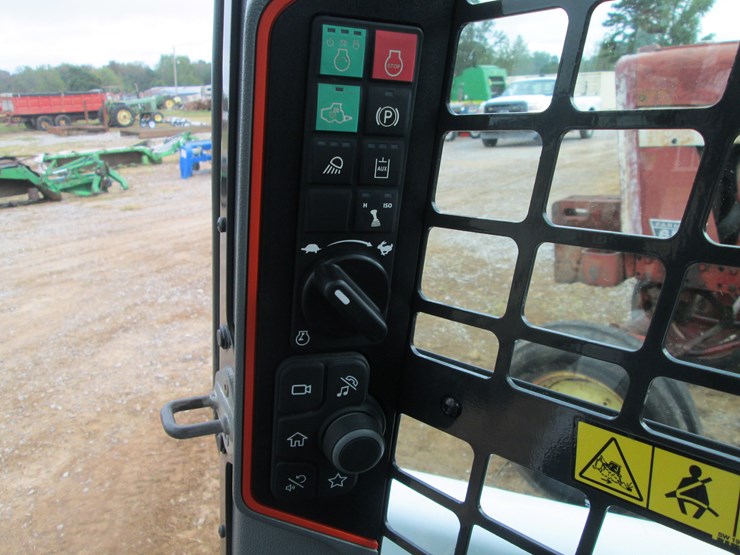 2022-bobcat-t76-image-28