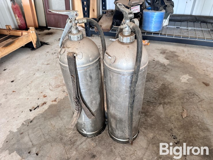 fyr-fyter-2.5-gallon-water-fire-extinguishers-image-1
