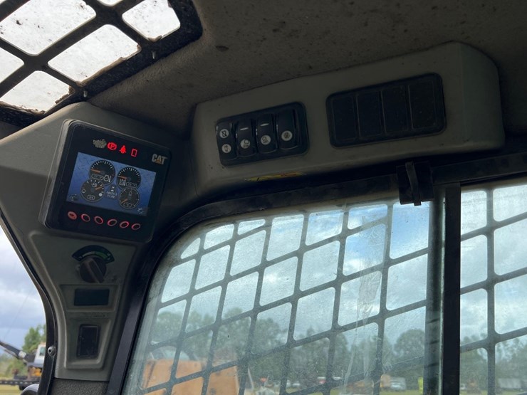 2017-caterpillar-246d-image-21