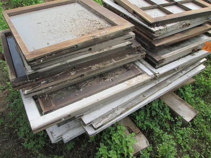 #5061-•-(2)-pallets-of-windows-image-2