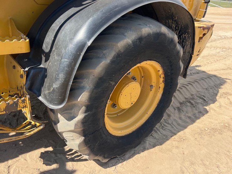 2019-caterpillar-908m-image-16