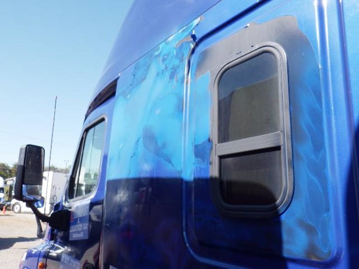 2016-freightliner-cascadia-125-evolution-image-12