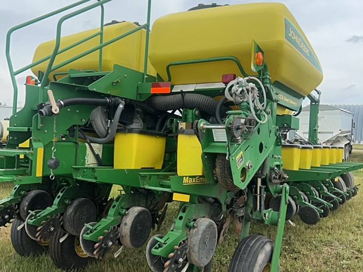 john-deere-16-image-45
