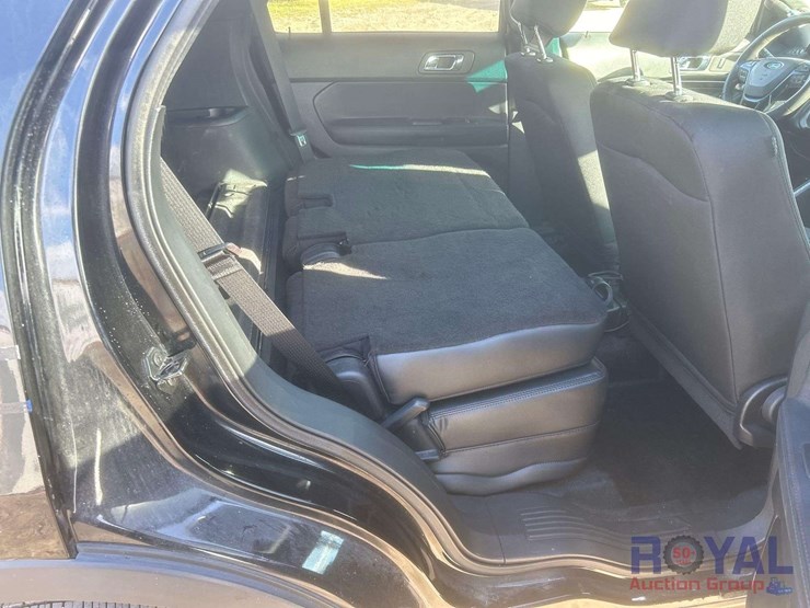2016-ford-explorer-image-21