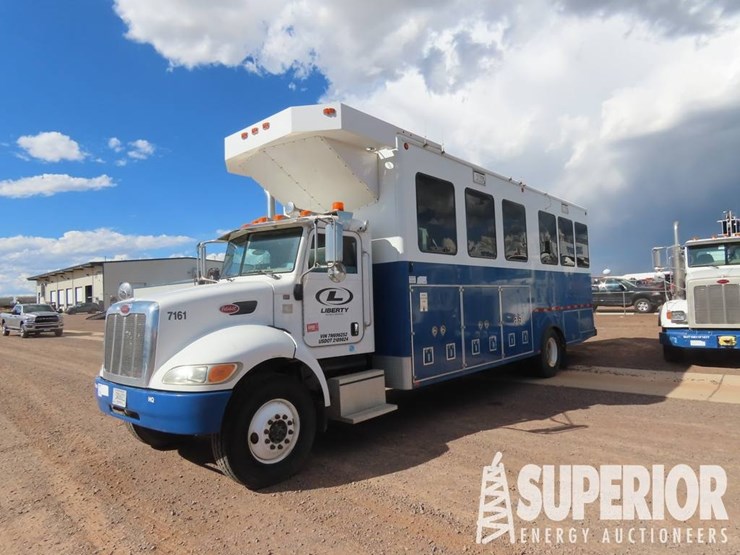 2006-peterbilt-335-image-1