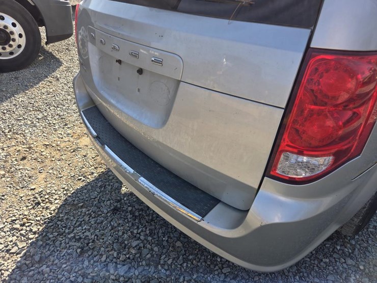 2011-dodge-grand-caravan-image-22