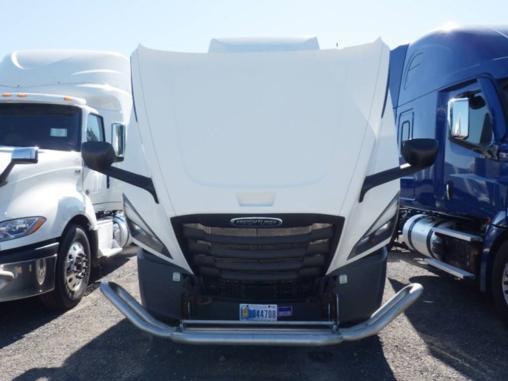 2021-freightliner-cascadia-126-image-12