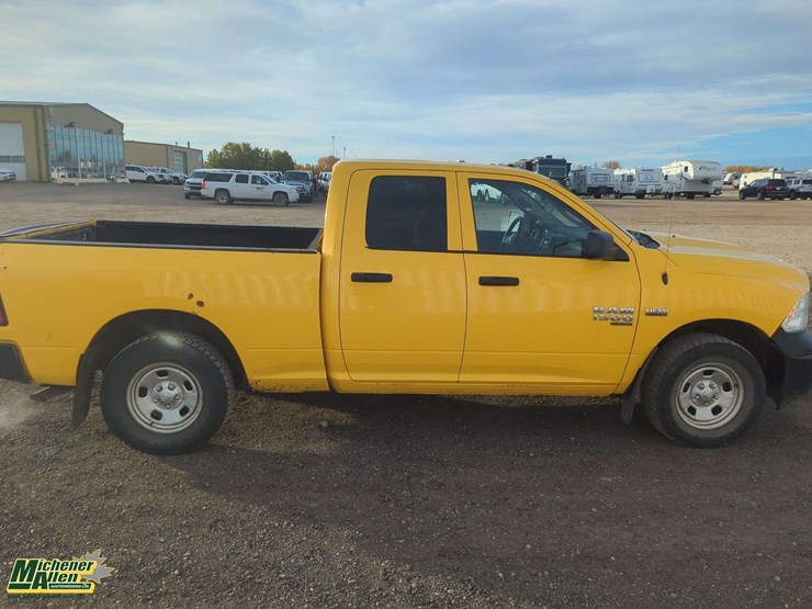 2019-ram-1500-classic-image-35