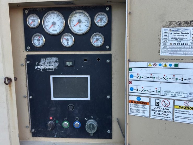 #146-•-2013-doosan-portable-air-compressor-image-8