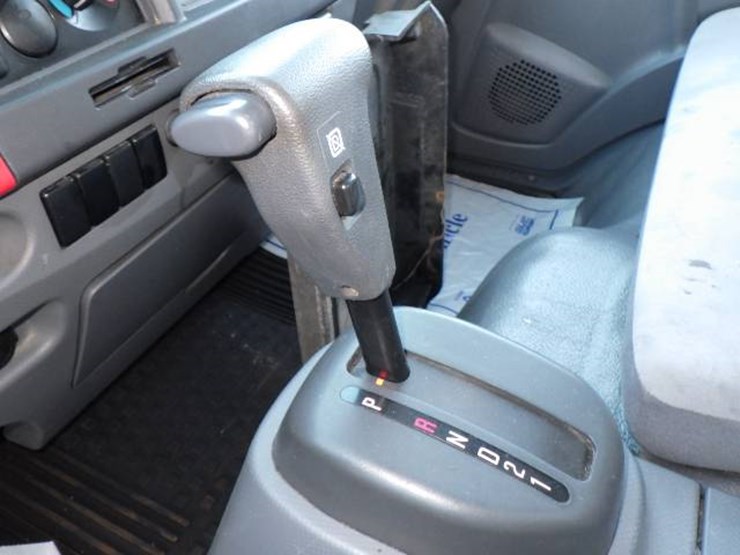 2017-isuzu-npr-image-14