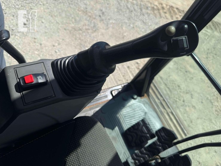 2019-caterpillar-320-image-17