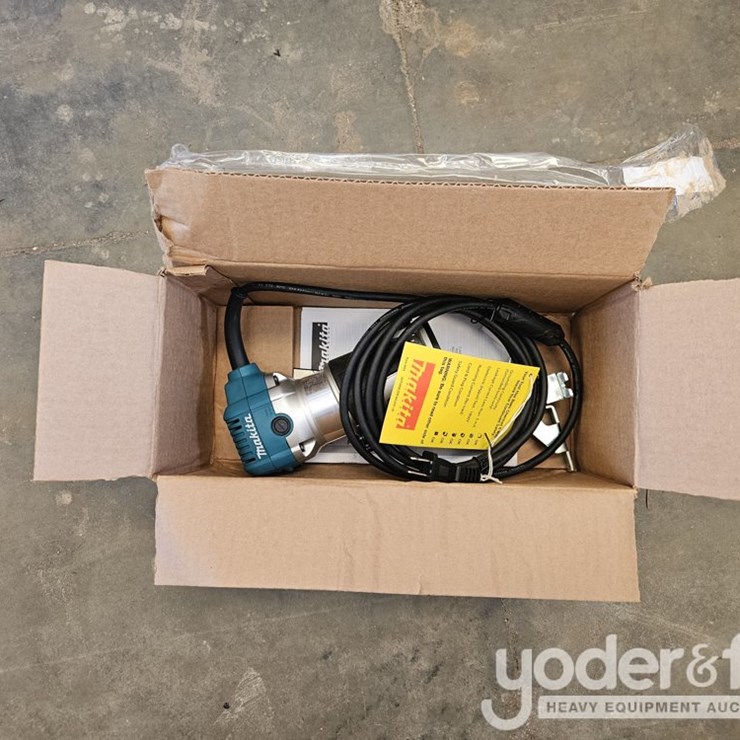 Makita 1 1/4hp Compact Router, RT0701C (1Yr Factory Warranty)