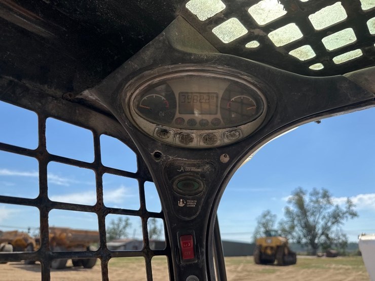 2012-bobcat-s850-image-21