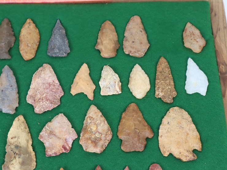 #21-•-#4161-•-(42)-framed-native-american-artifacts-image-7