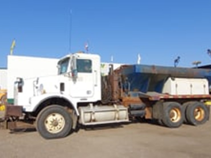 2005-freightliner-fld112-image-5