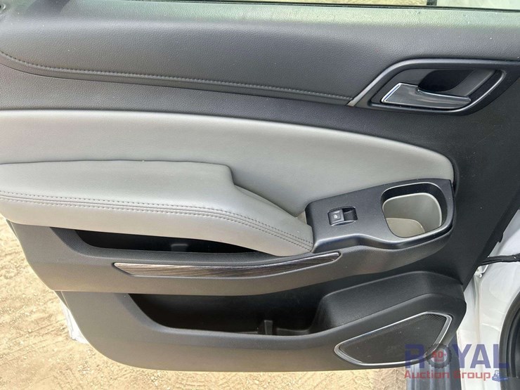 2019-chevrolet-suburban-image-19