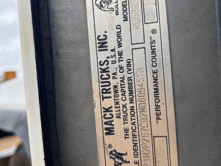 2002-mack-rd688s-image-22