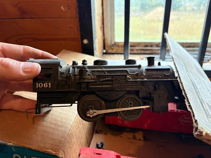 train-set,-toy-crane-image-4