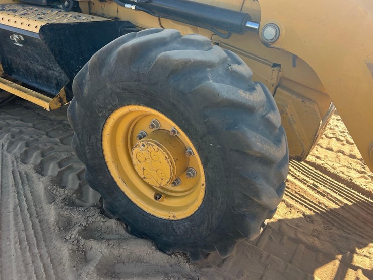 2018-caterpillar-415f2-il-image-18