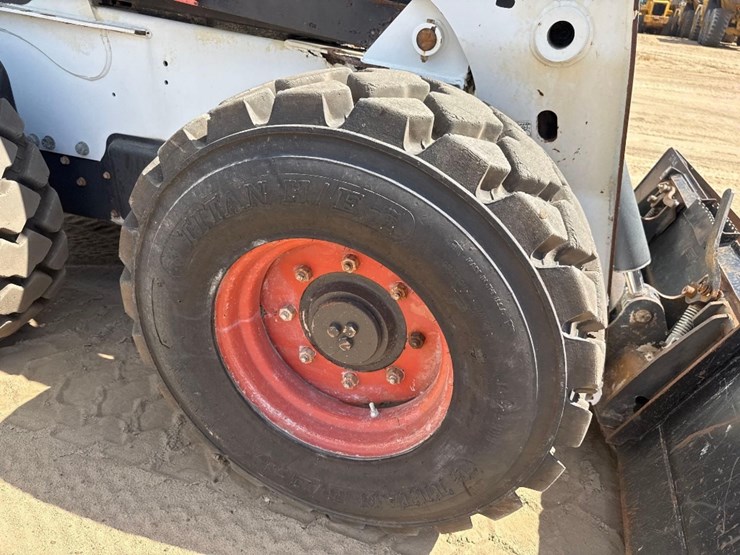 2012-bobcat-s850-image-11