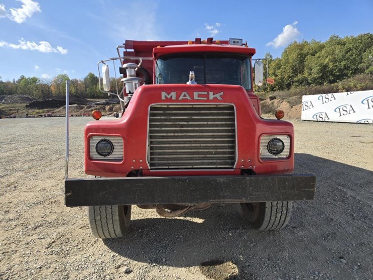 1993-mack-dm690s-image-8