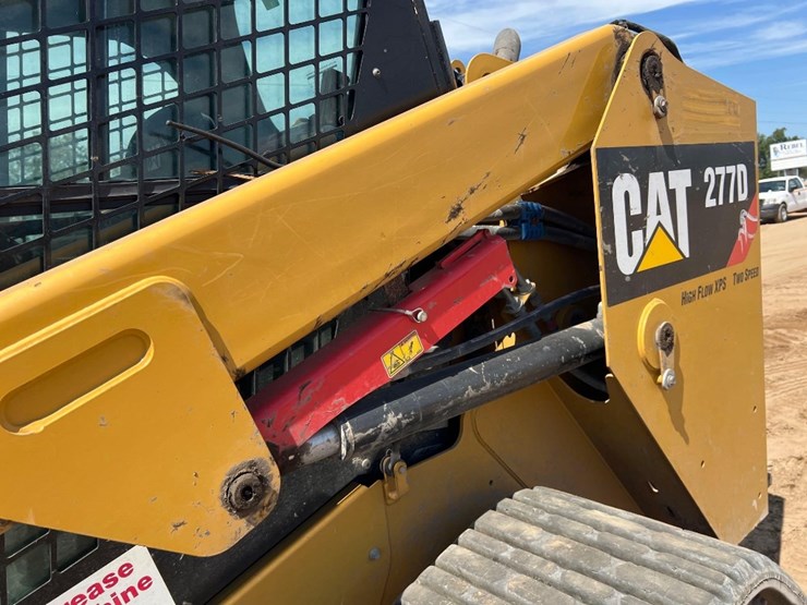 2016-caterpillar-277d-image-18