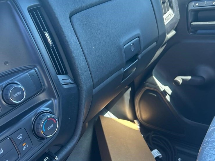 2023-chevrolet-silverado-6500hd-image-37