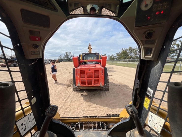 caterpillar-226d-image-30