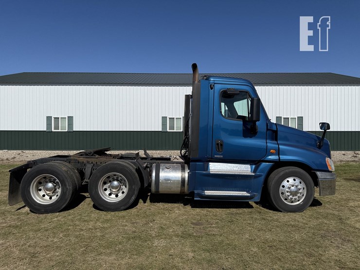 2015-freightliner-cascadia-125-evolution-image-2