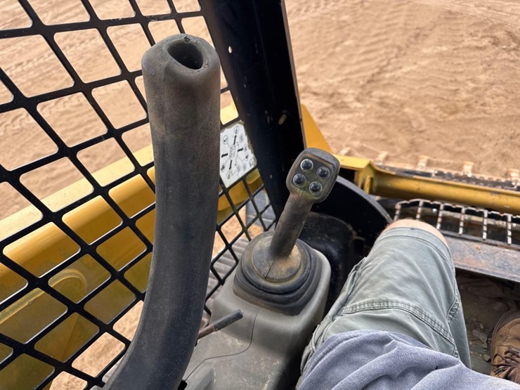 2016-caterpillar-259d-image-25