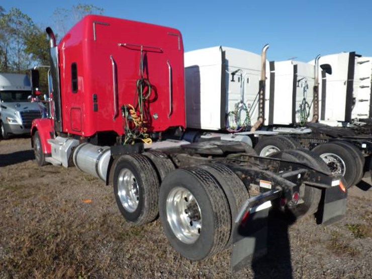 2019-freightliner-coronado-122sd-image-8