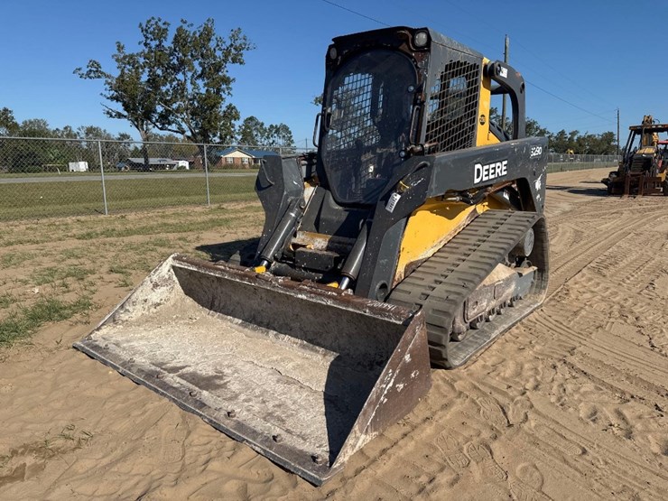 2012-john-deere-329d-image-2