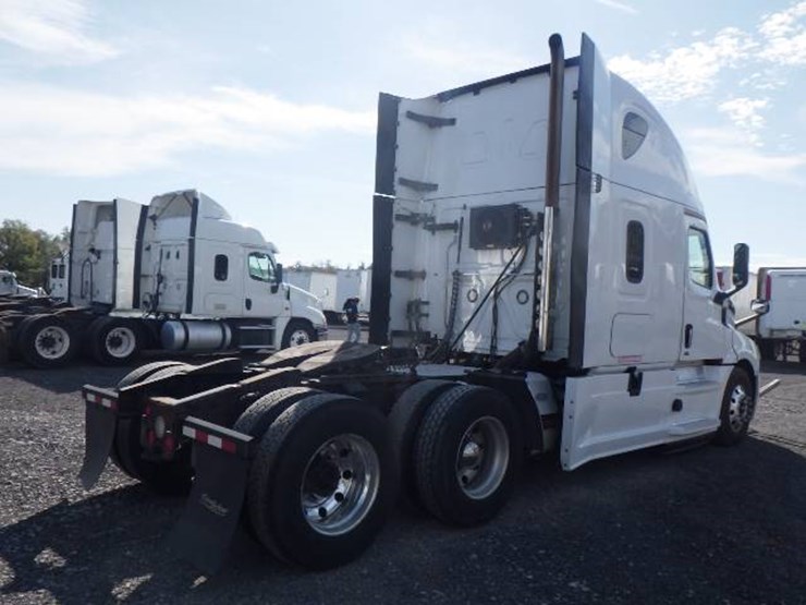 2019-freightliner-cascadia-126-image-6