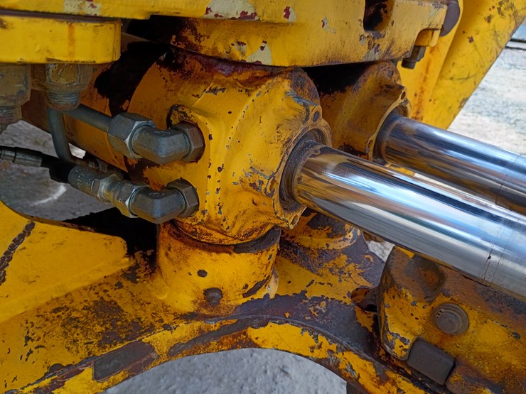 new-holland-lb75-image-65