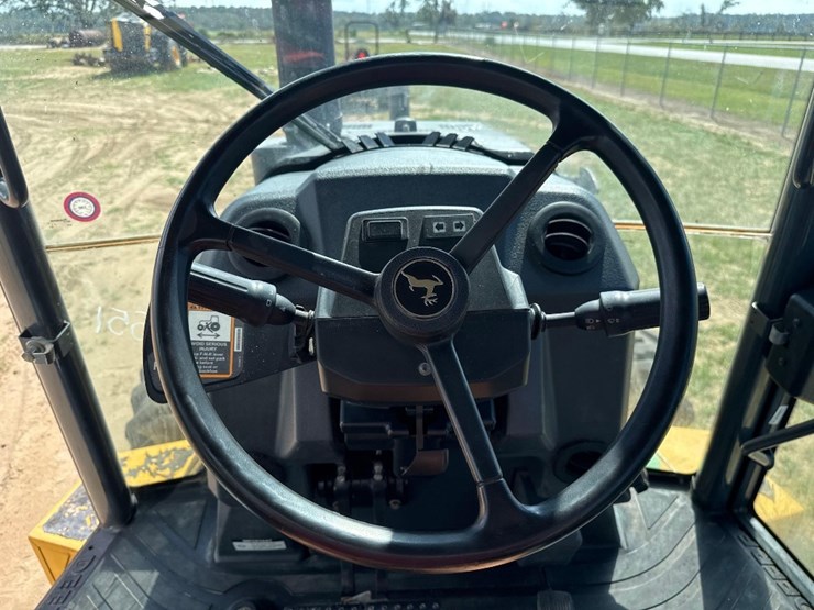 2018-deere-410l-image-25