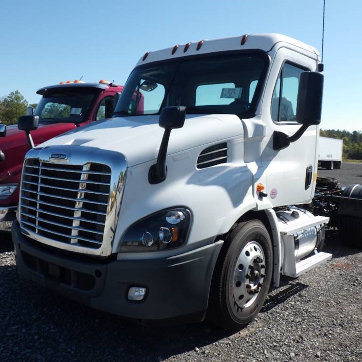 2020 FREIGHTLINER CASCADIA 113