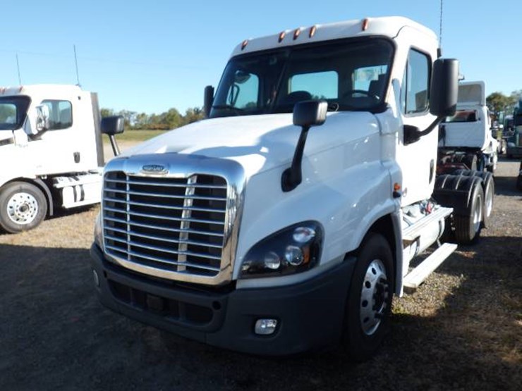 2019-freightliner-cascadia-113-image-1