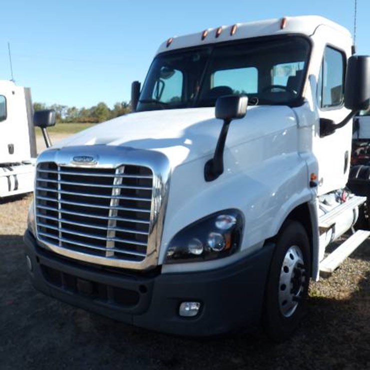 2019 FREIGHTLINER CASCADIA 113