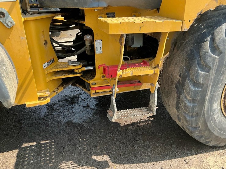 2018-deere-524k-image-38