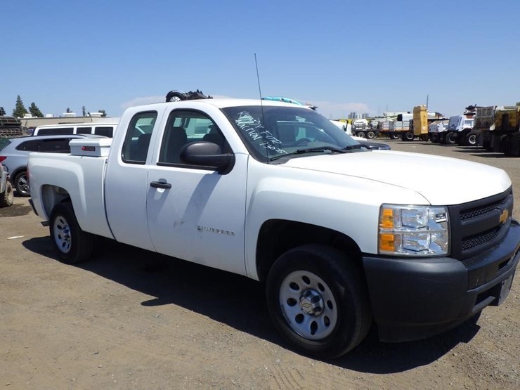 2013-chevrolet-1500-image-2