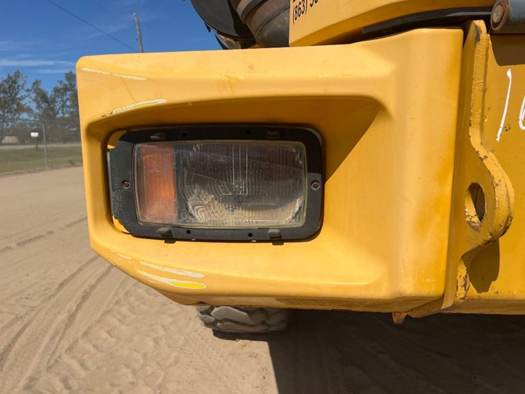 2006-deere-250d-image-10