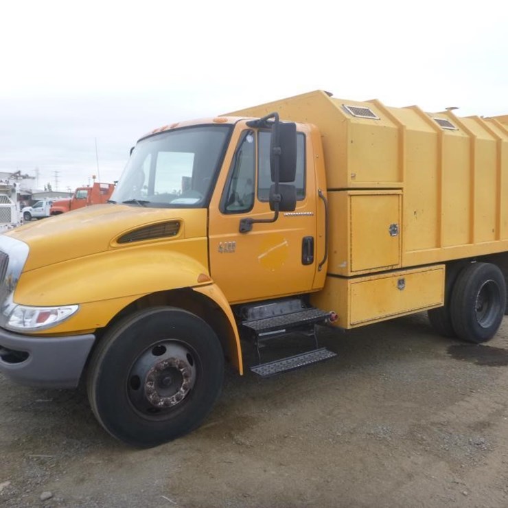 2004 INTERNATIONAL DURASTAR 4200