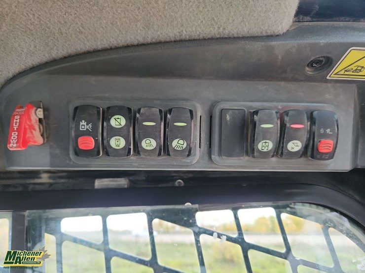 2013-caterpillar-262c2-image-13