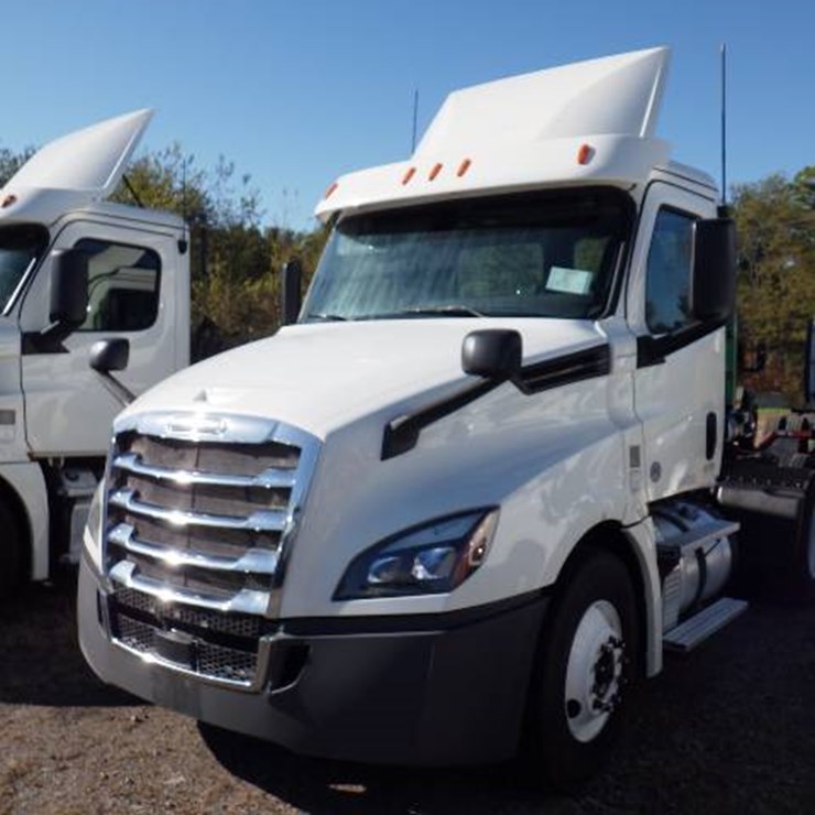 2018 FREIGHTLINER CASCADIA 126