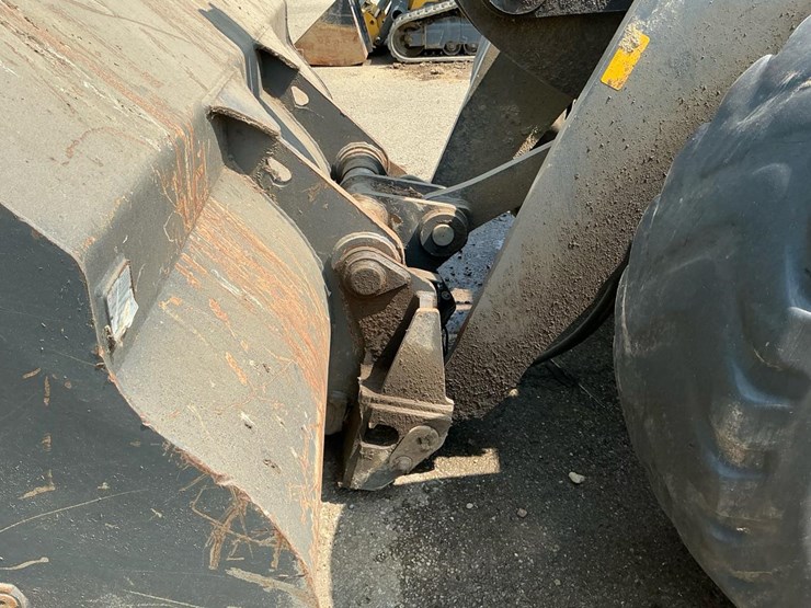 2018-deere-524k-image-31