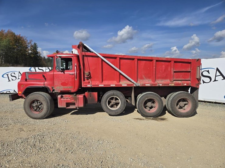 1993-mack-dm690s-image-2