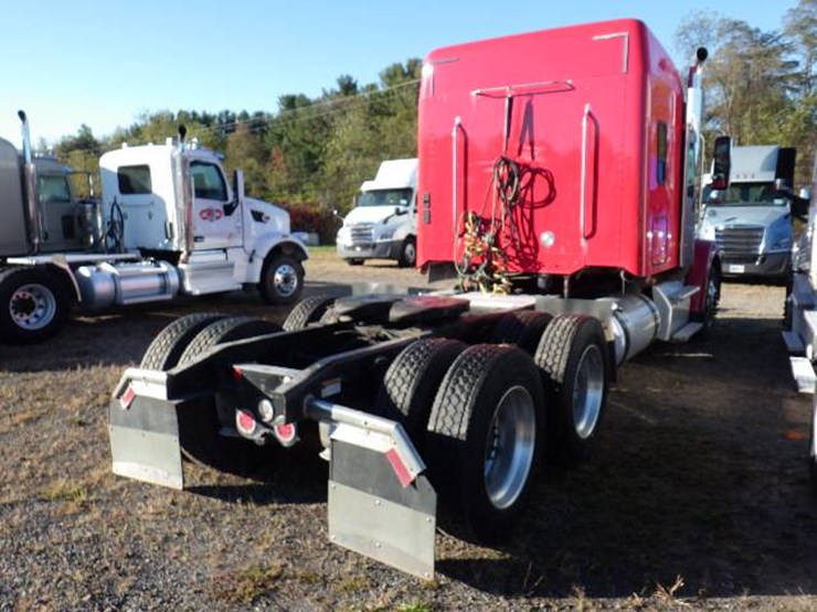 2019-freightliner-coronado-122sd-image-5